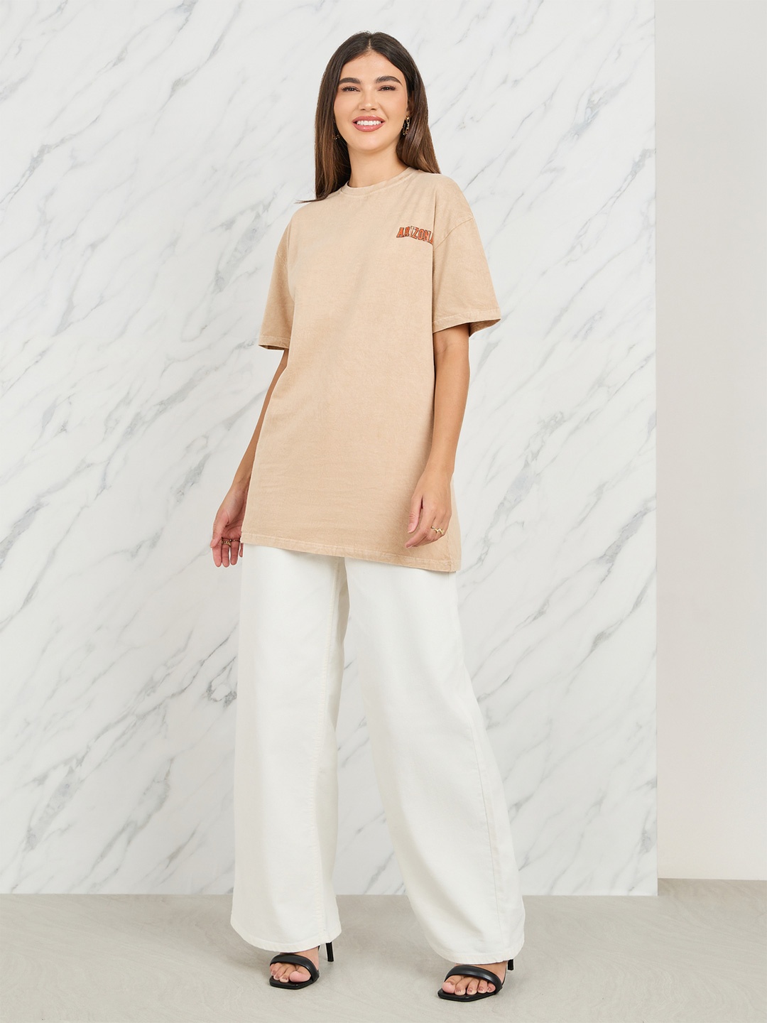 

Styli Women Oversized Acid Wash City Print Drop Shoulder Longline T-Shirt, Beige
