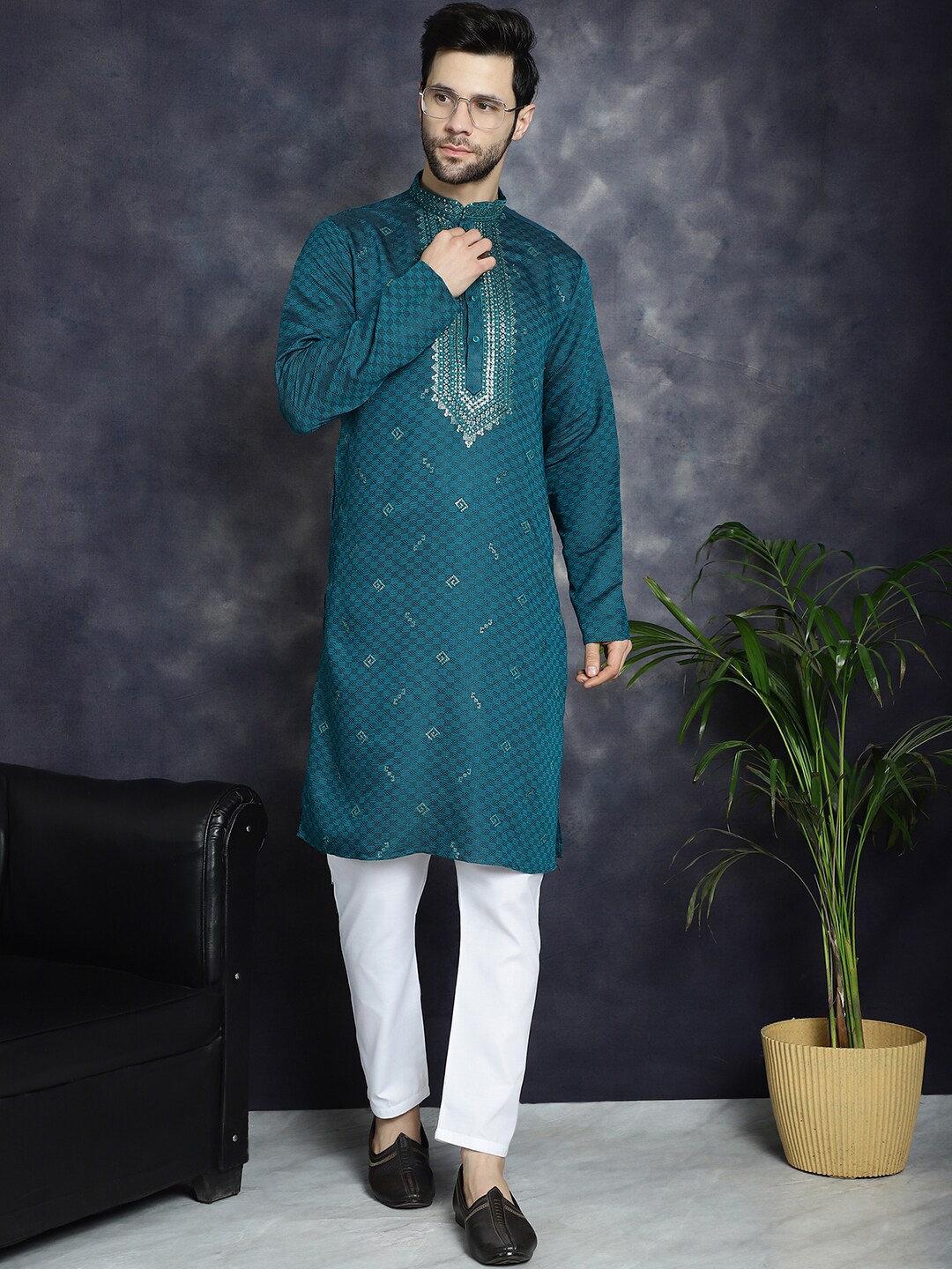 

Jompers Mandarin Collar Sequins Embroidered Kurta, Teal