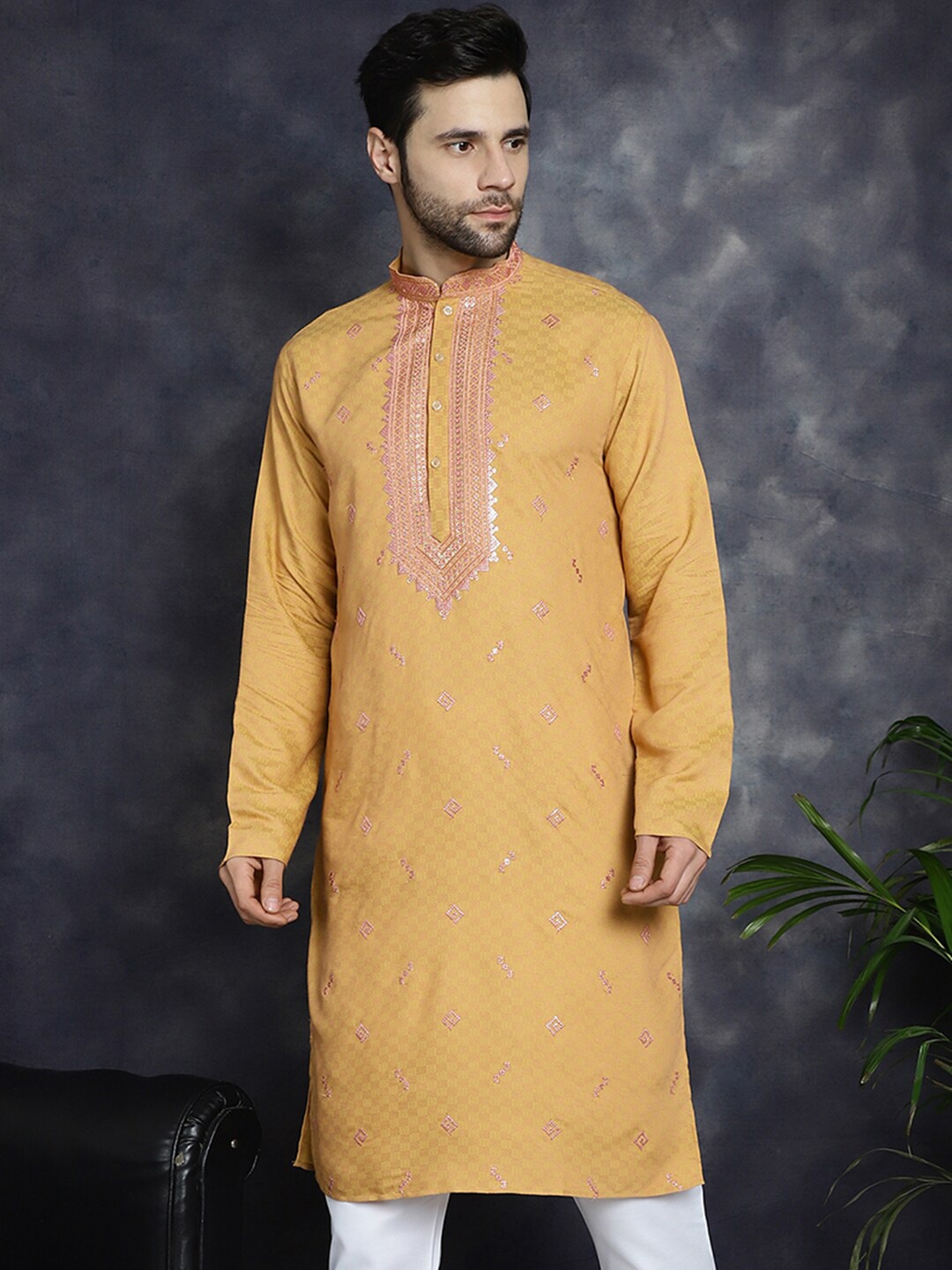 

Jompers Floral Embroidered Thread Work Kurta, Orange