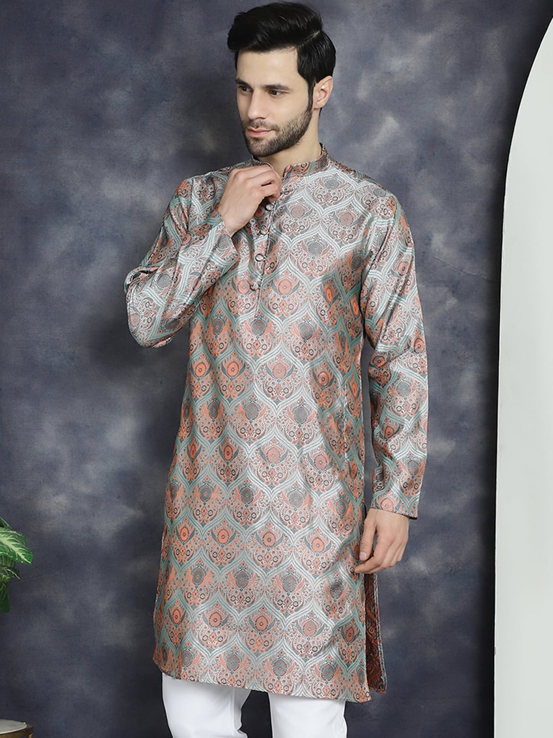 

Jompers Geometric Printed Long Sleeves Thread Work Jacquard Kurta, Silver