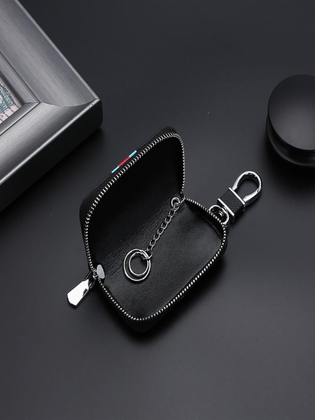 

Kuber Industries Textured Key Chain Case, Black