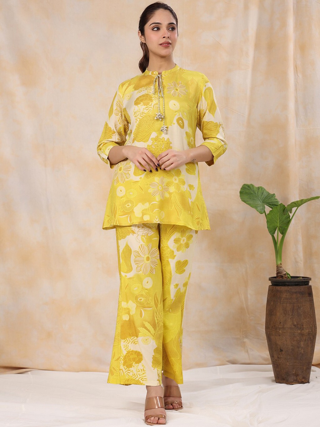 

Sangria Floral Printed Band Collar Kurti With Trousers, Yellow