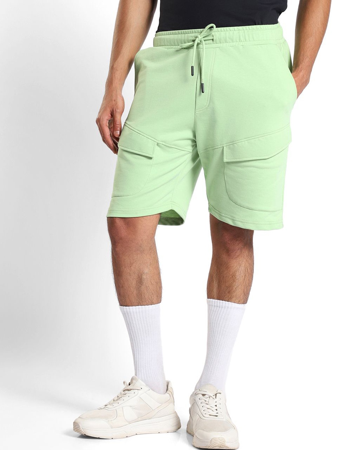

NOBERO Men Mid-Rise Cargo Shorts, Green