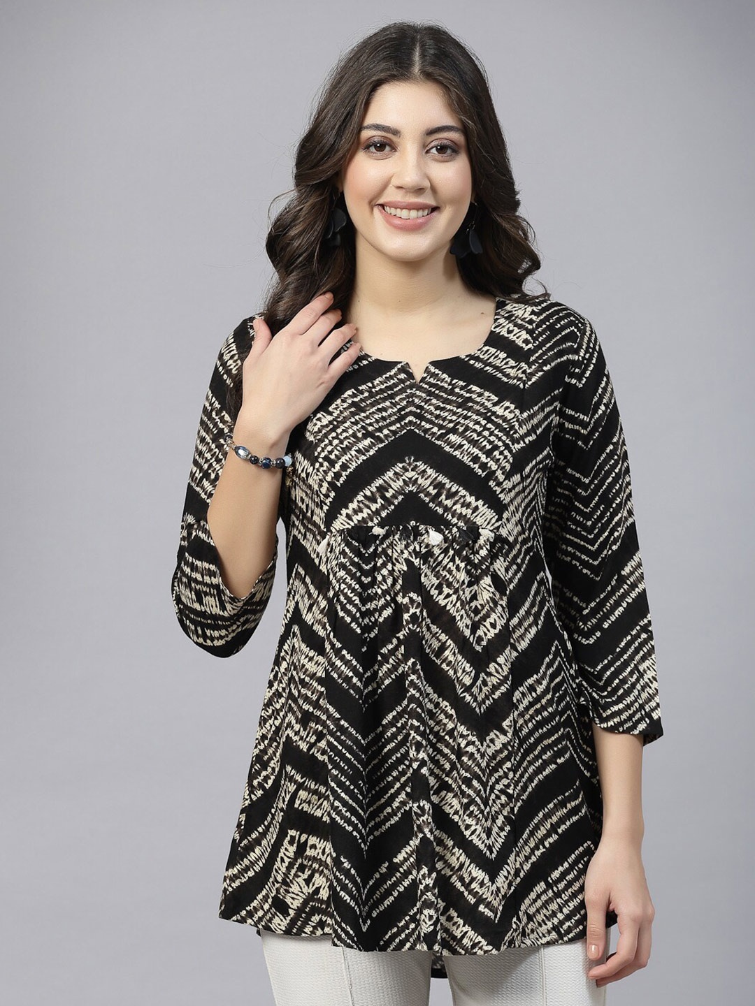 

TANKHI Geometric Printed Square Neck Regular Tunic, Black