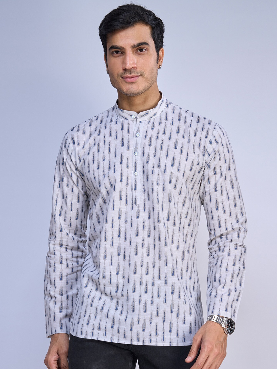 

BELLAZO Abstract Printed Band Collar Linen Short Kurta, Off white