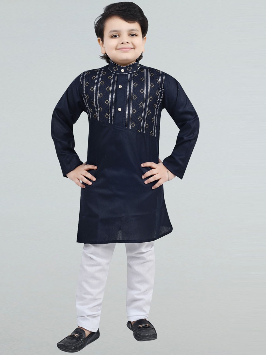 

BT DEZINES Boys Embroidered Regular Straight Kurta with Pyjamas, Navy blue