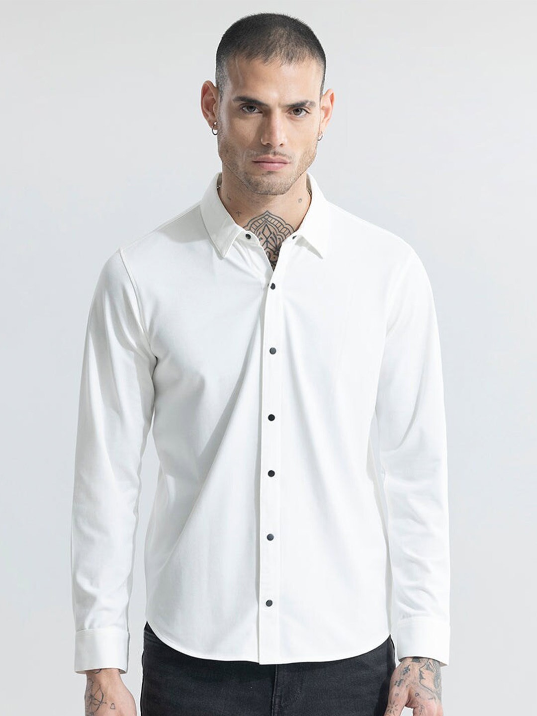 

Snitch White Classic Slim Fit Spread Collar Cotton Casual Shirt