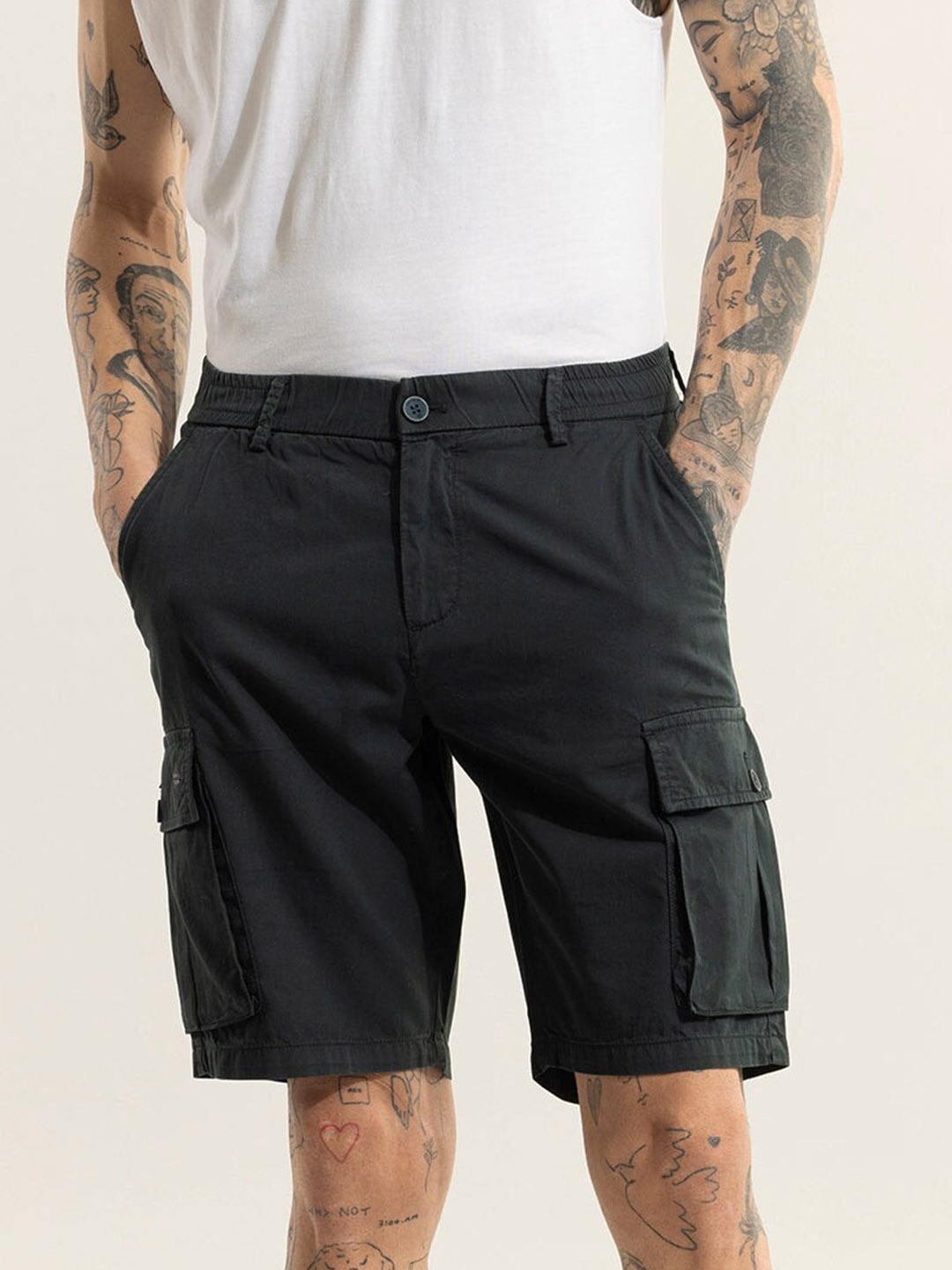 

Snitch Men Green Mid-Rise Cotton Cargo Shorts