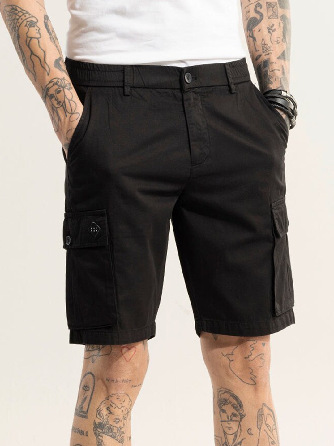 

Snitch Men Black Mid-Rise Cotton Cargo Shorts