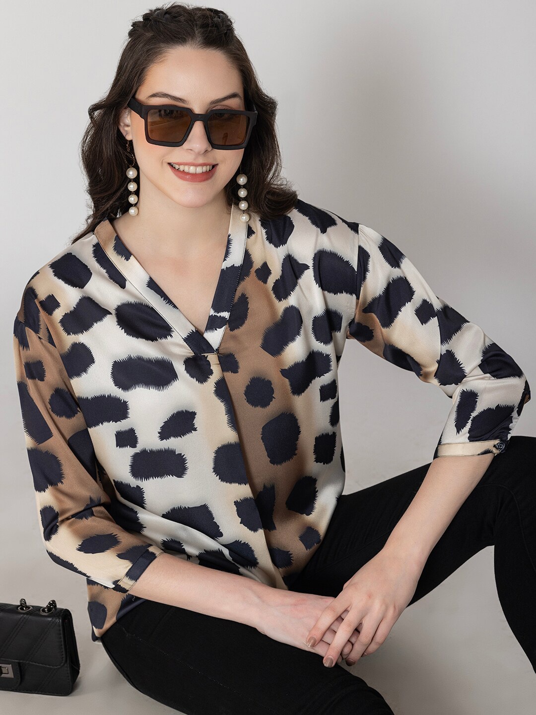 

Lounge Dreams Animal Printed V-Neck Acrylic Top, Beige