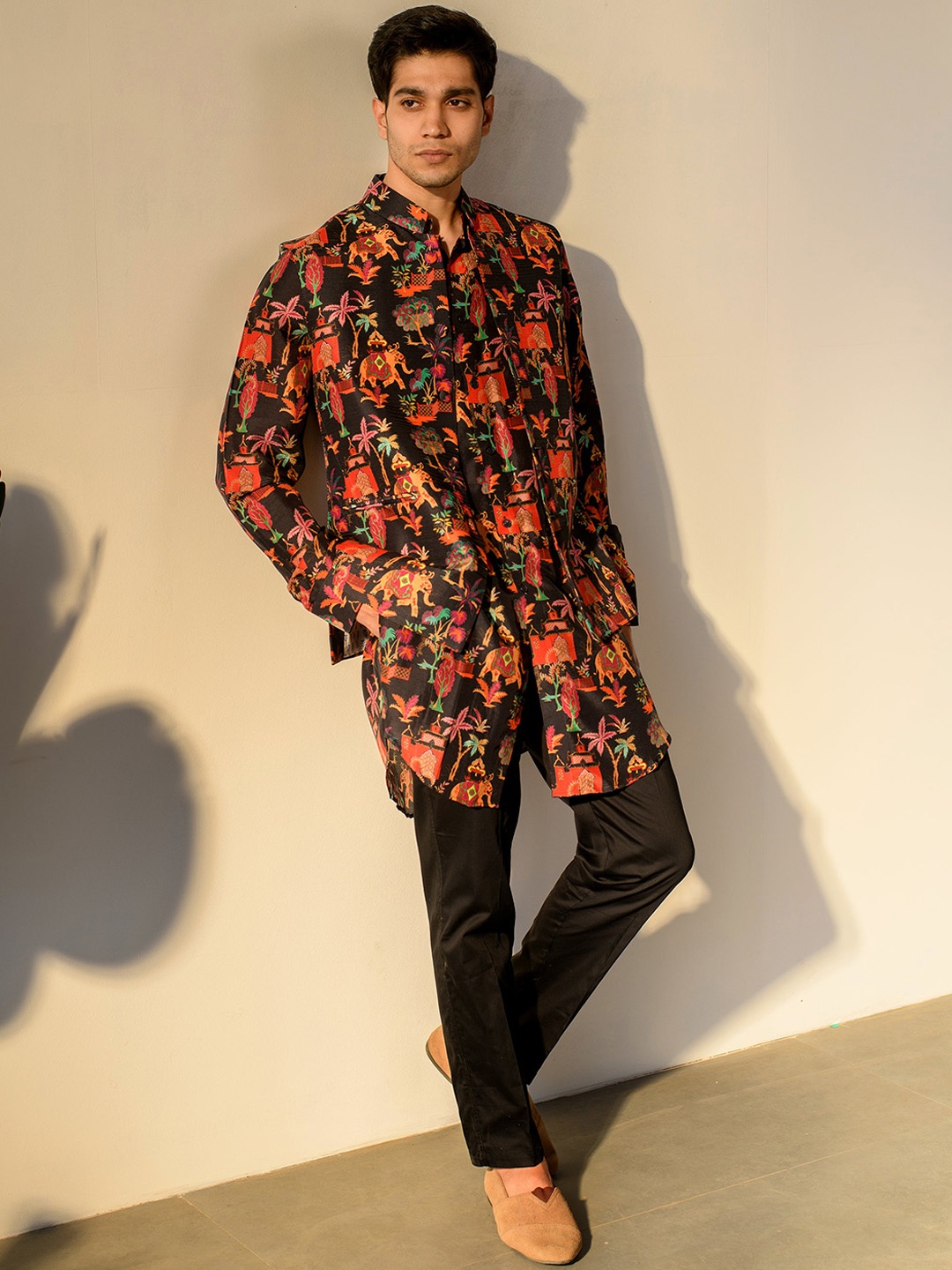 

QB MEN Floral Printed Straight Pure Silk Kurta & Jacket, Black