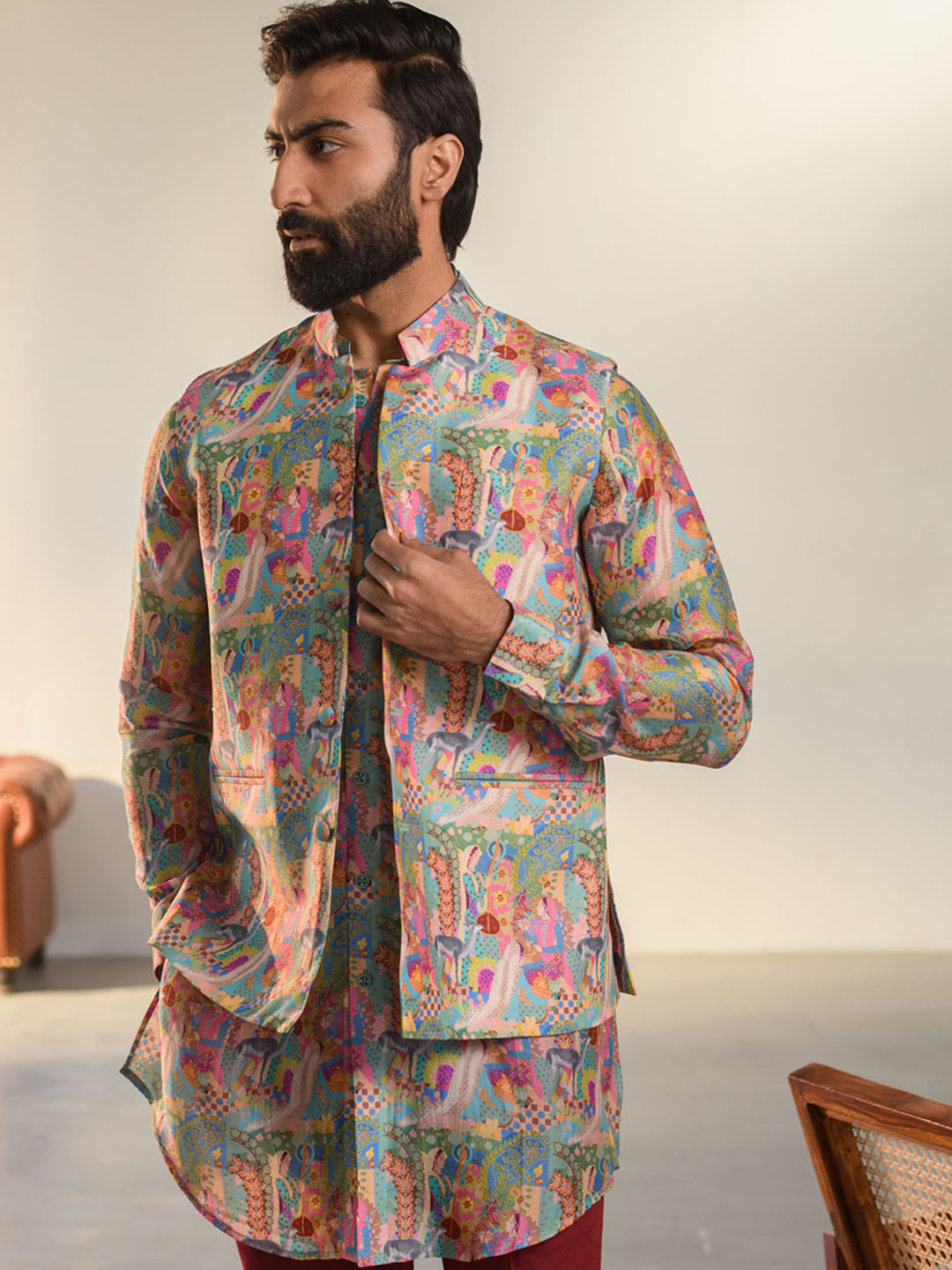 

QB MEN Floral Printed Mandarin Collar Pure Silk Kurta with Trousers & Jacket, Green