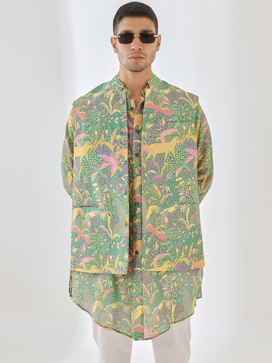 

QB MEN Floral Printed Straight Pure Silk Kurta & Jacket, Green