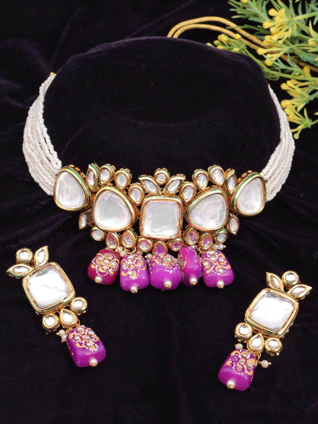 

SwaDev Gold-Plated Stones-Studded & Beaded Jewellery Set