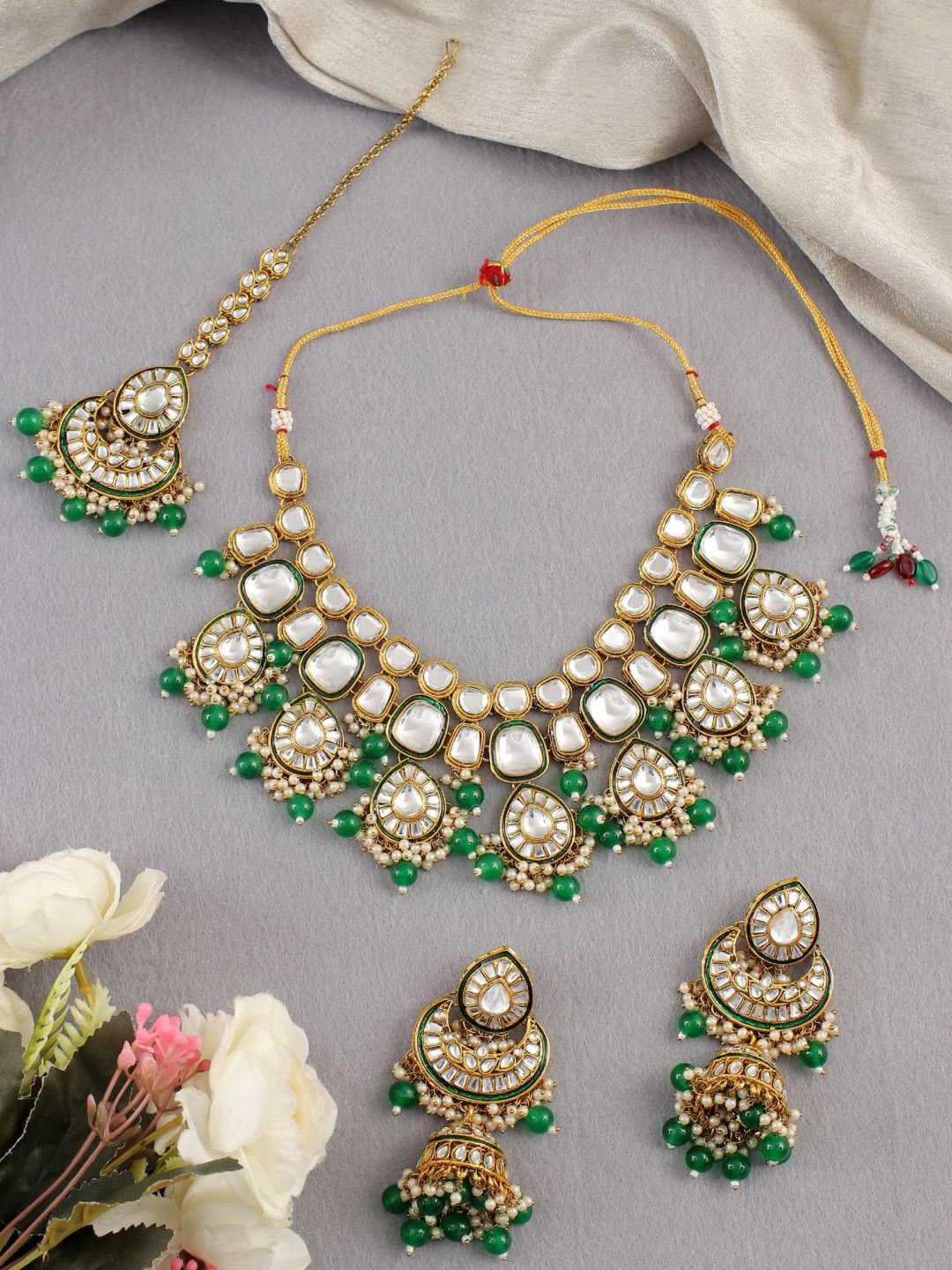 

SwaDev Gold-Plated Kundan Studded & Beaded Jewellery Set