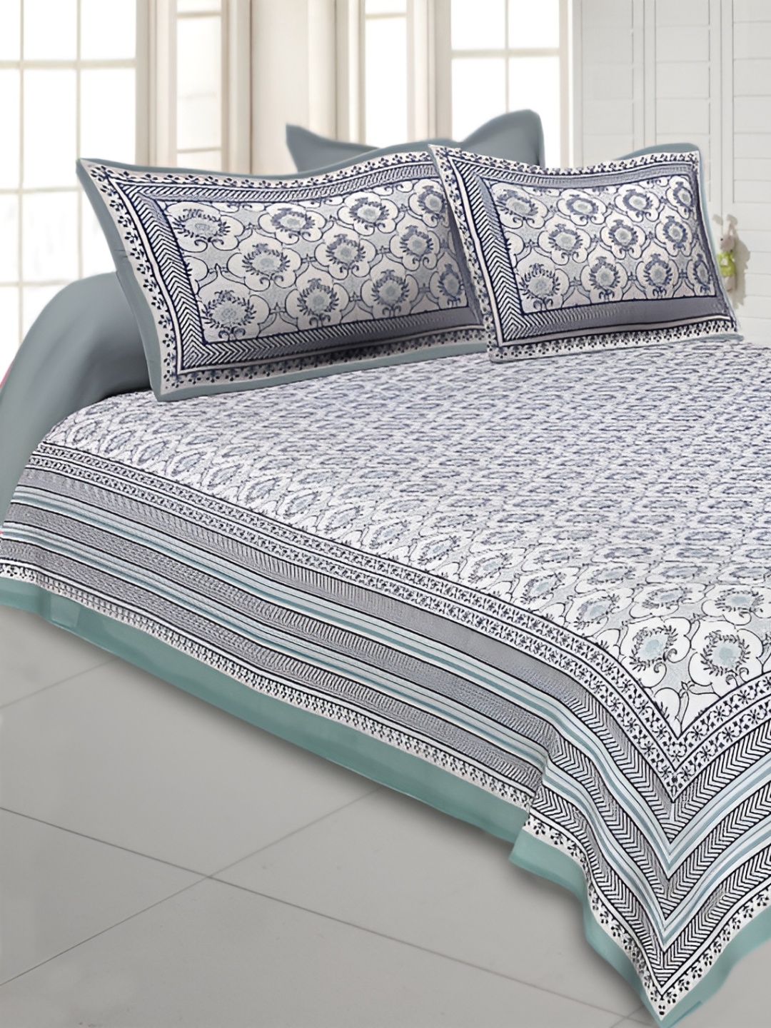 

VANI E Blue & White Ethnic Motifs Printed 250 TC King Bedsheet with 2 Pillow Covers