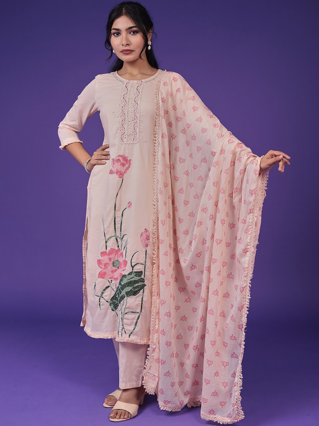 

ZARI Floral Printed Regular Thread Work Kurta with Trousers & With Dupatta, Peach