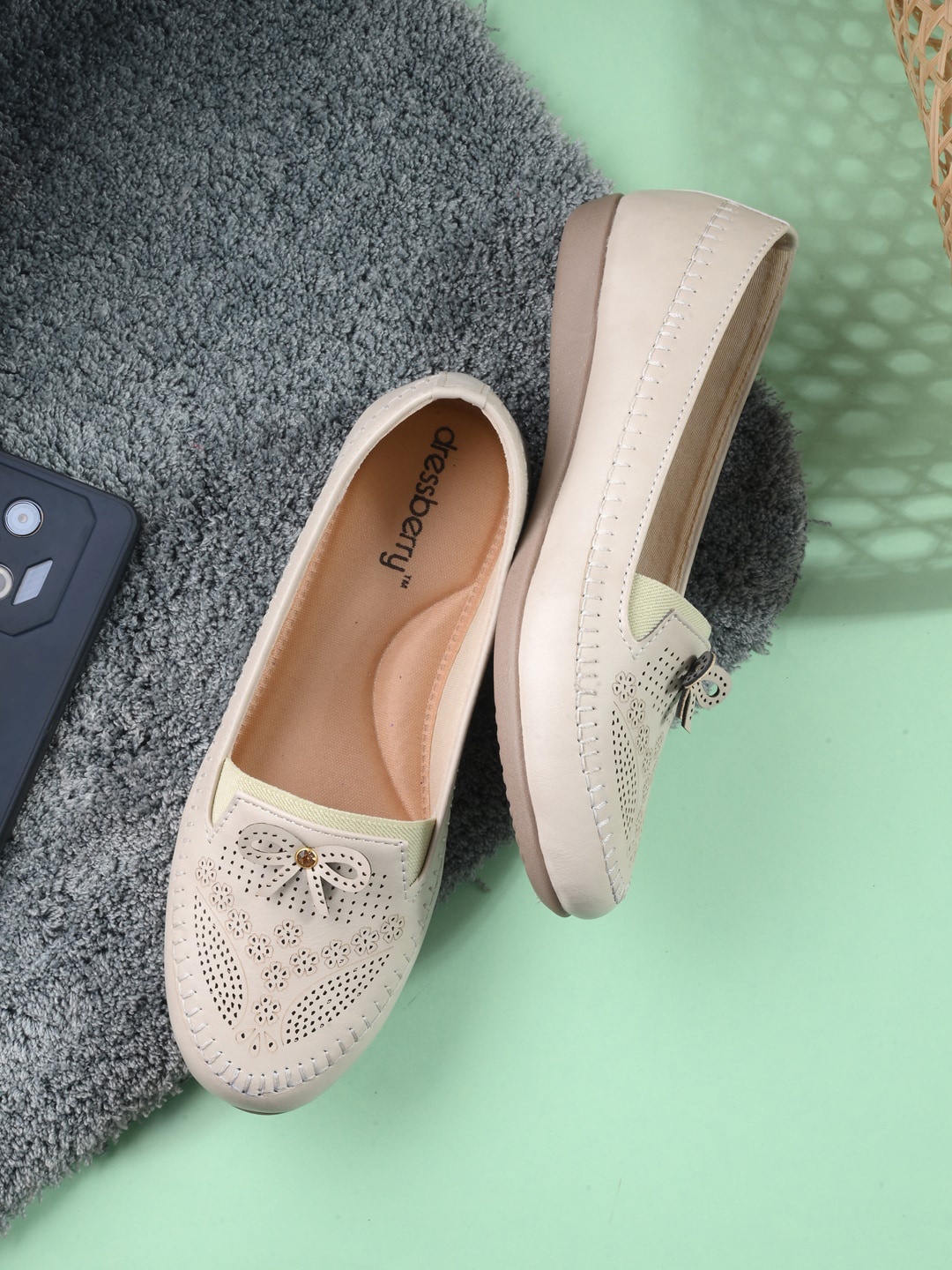 

DressBerry Cream-Coloured Textured Laser Cuts Round Toe Ballerinas