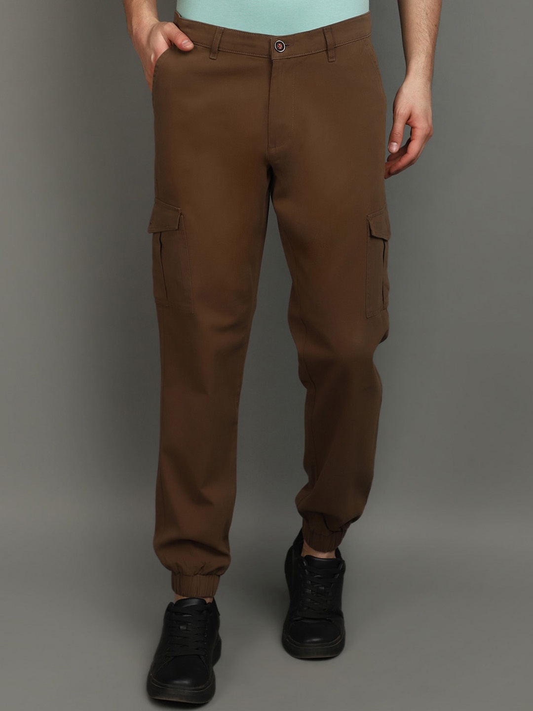 

V-Mart Men Twill Weave Cotton Cargo Trousers, Brown