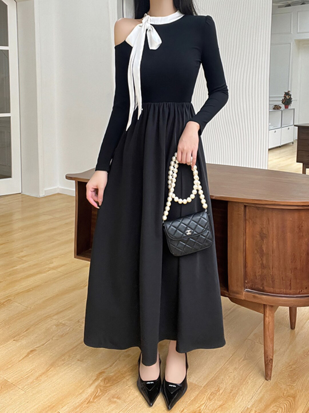 

Stylecast X KPOP Black Long Sleeves Fit & Flare Dress