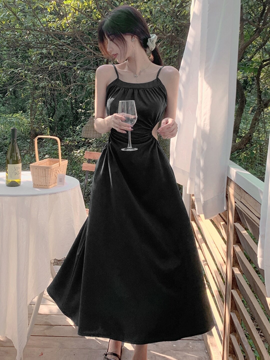 

Stylecast X KPOP Black Shoulder Straps Fit and Flare Maxi Dress