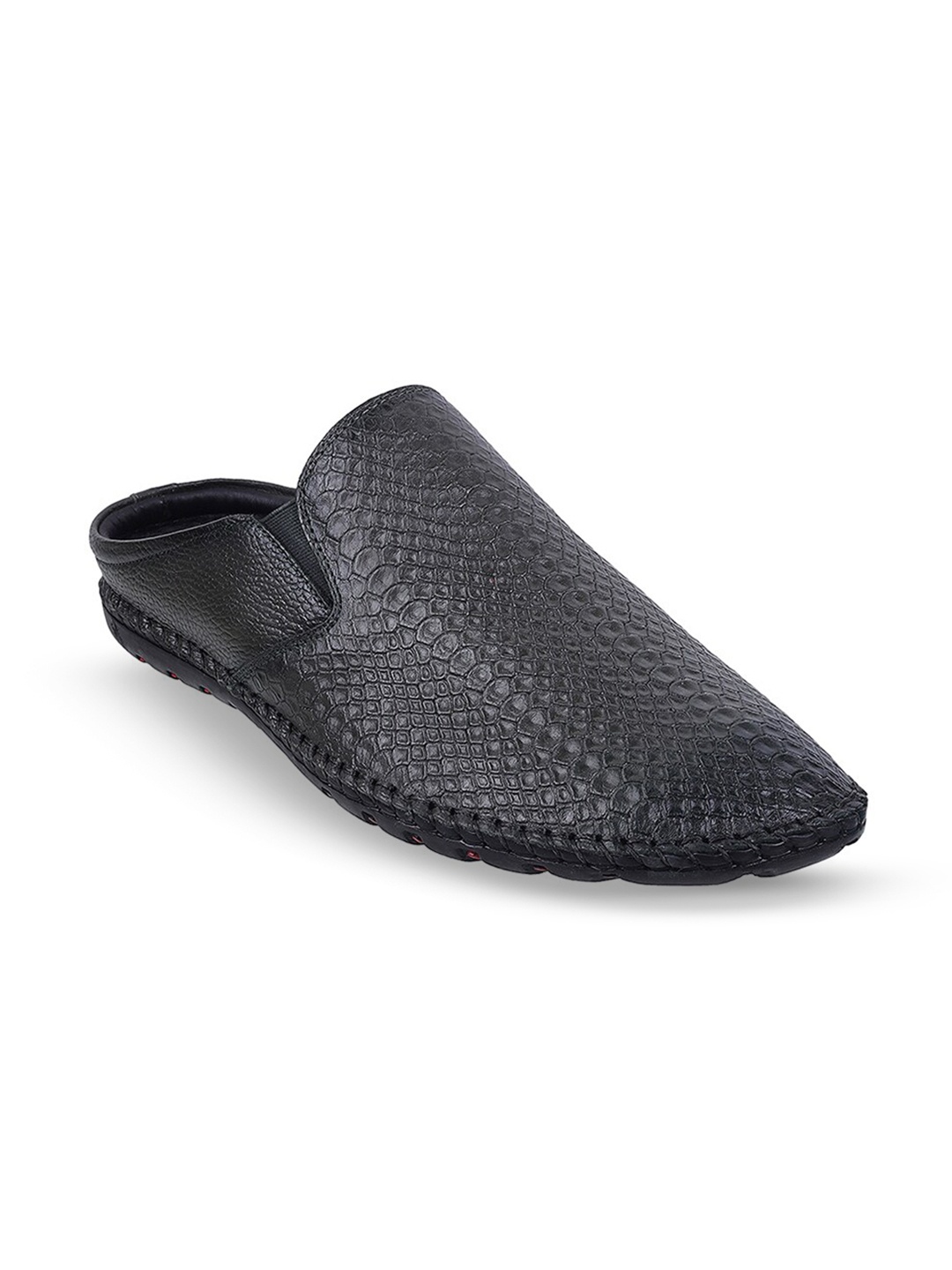 

Metro Men Textured Leather Clogs, Black