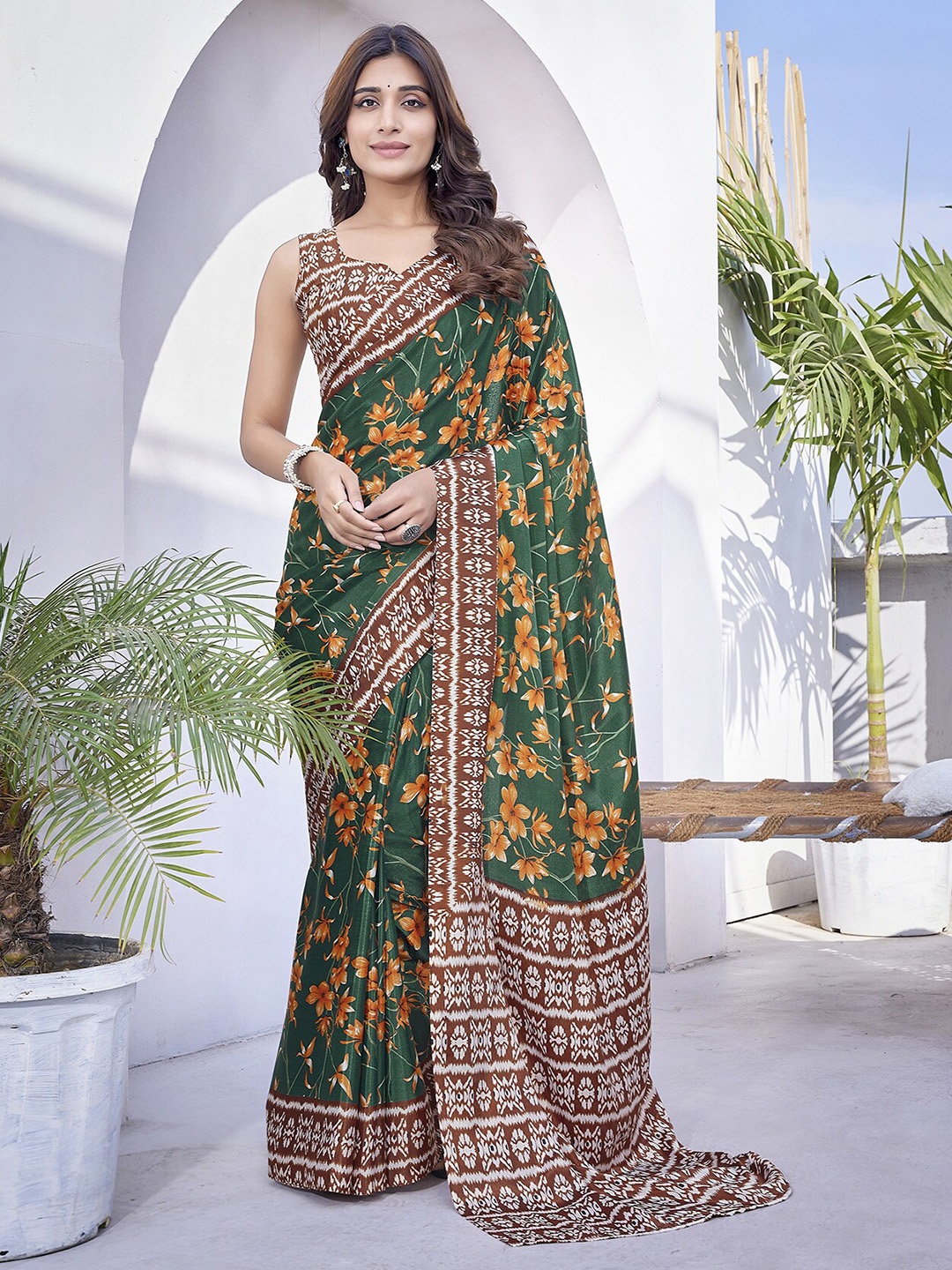 

MAGMINA Floral Printed Banarasi Saree, Green