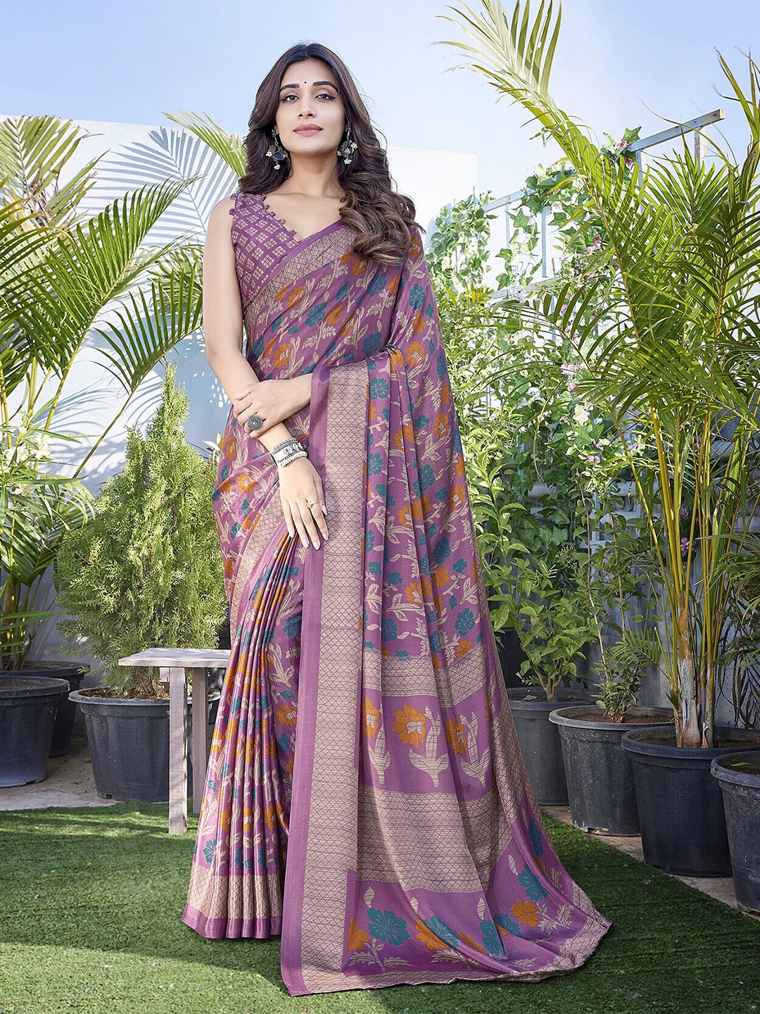 

MAGMINA Floral Printed Banarasi Saree, Purple