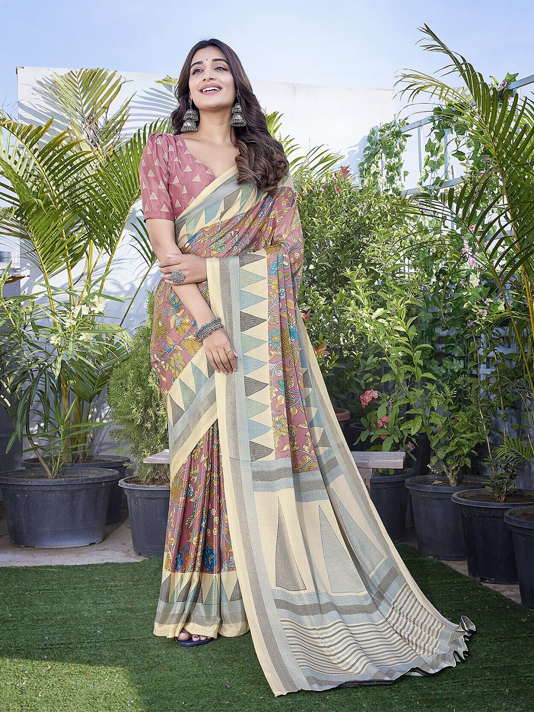 

MAGMINA Floral Printed Brasso Banarasi Saree, Pink