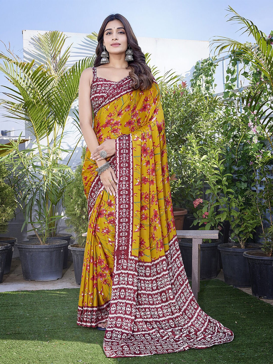 

MAGMINA Floral Printed Brasso Banarasi Saree, Yellow