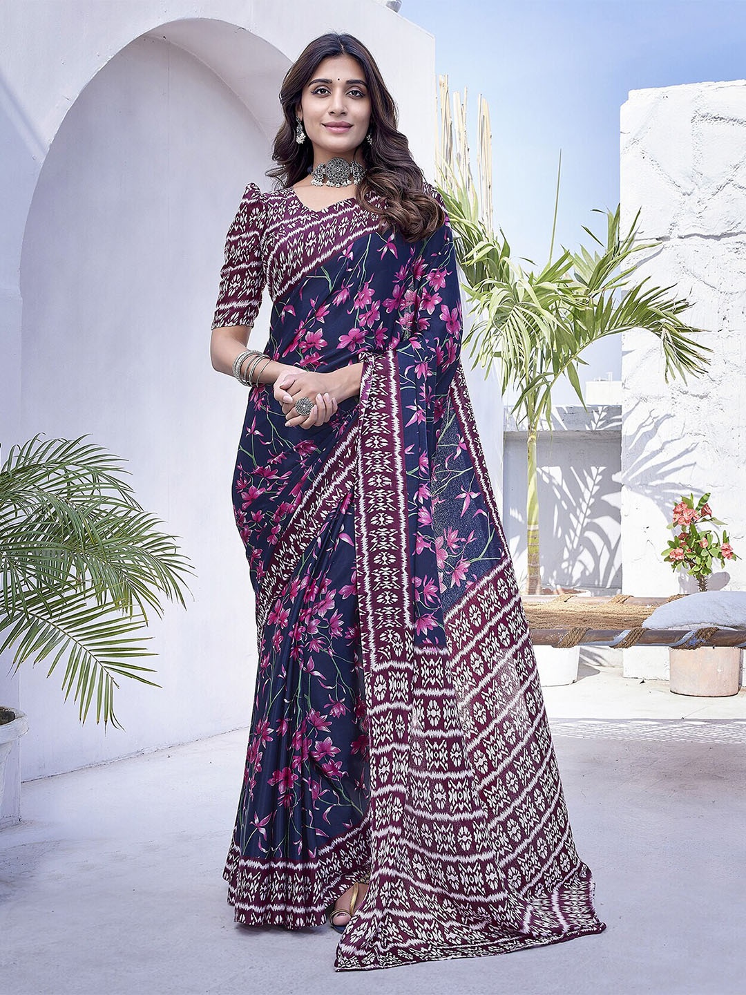 

MAGMINA Floral Printed Brasso Banarasi Saree, Navy blue