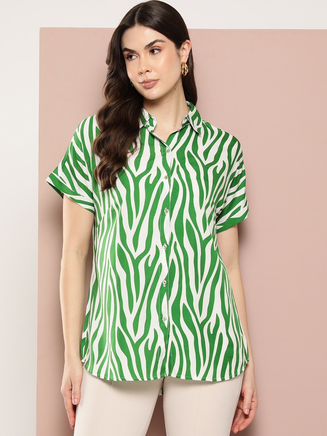 

Qurvii Comfort Animal Printed Casual Shirt, Green