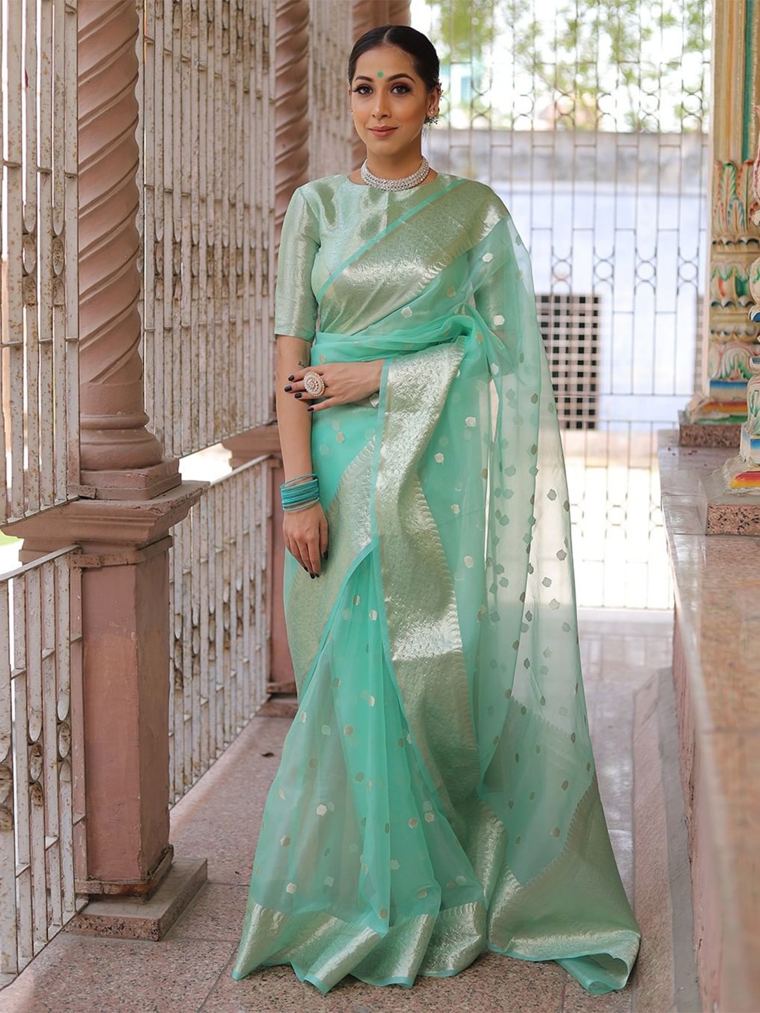 

Jinal & Jinal Ethnic Motifs Zari Organza Saree, Green