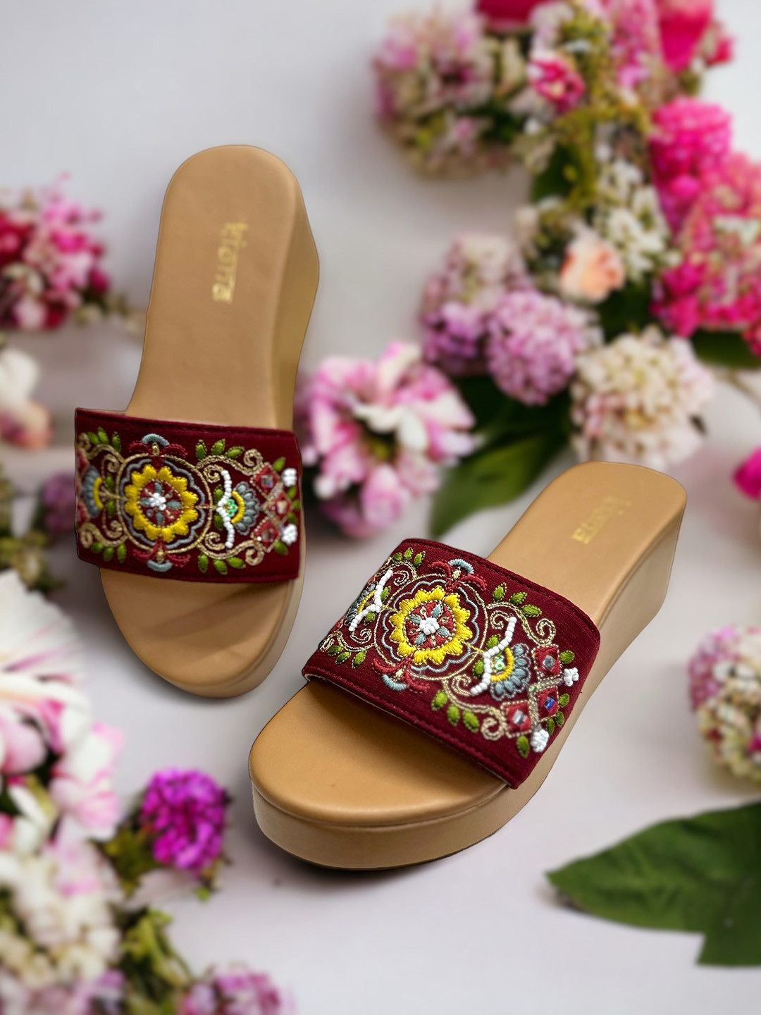 

Kiana House Of Fashion Women Open Toe Flats, Maroon