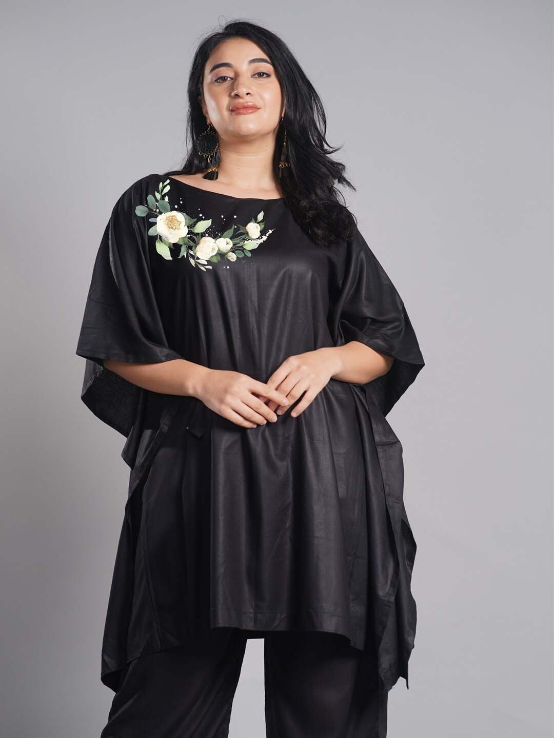

LetsDressUp Floral Printed Boat Neck Kaftan Kurta, Black