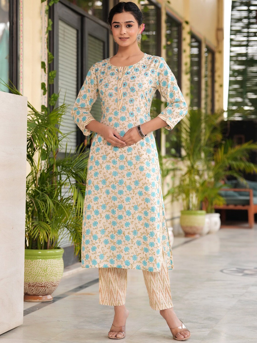 

Chandbaali Women Floral Printed Regular Pure Cotton Kurta with Trousers & With Dupatta, Cream