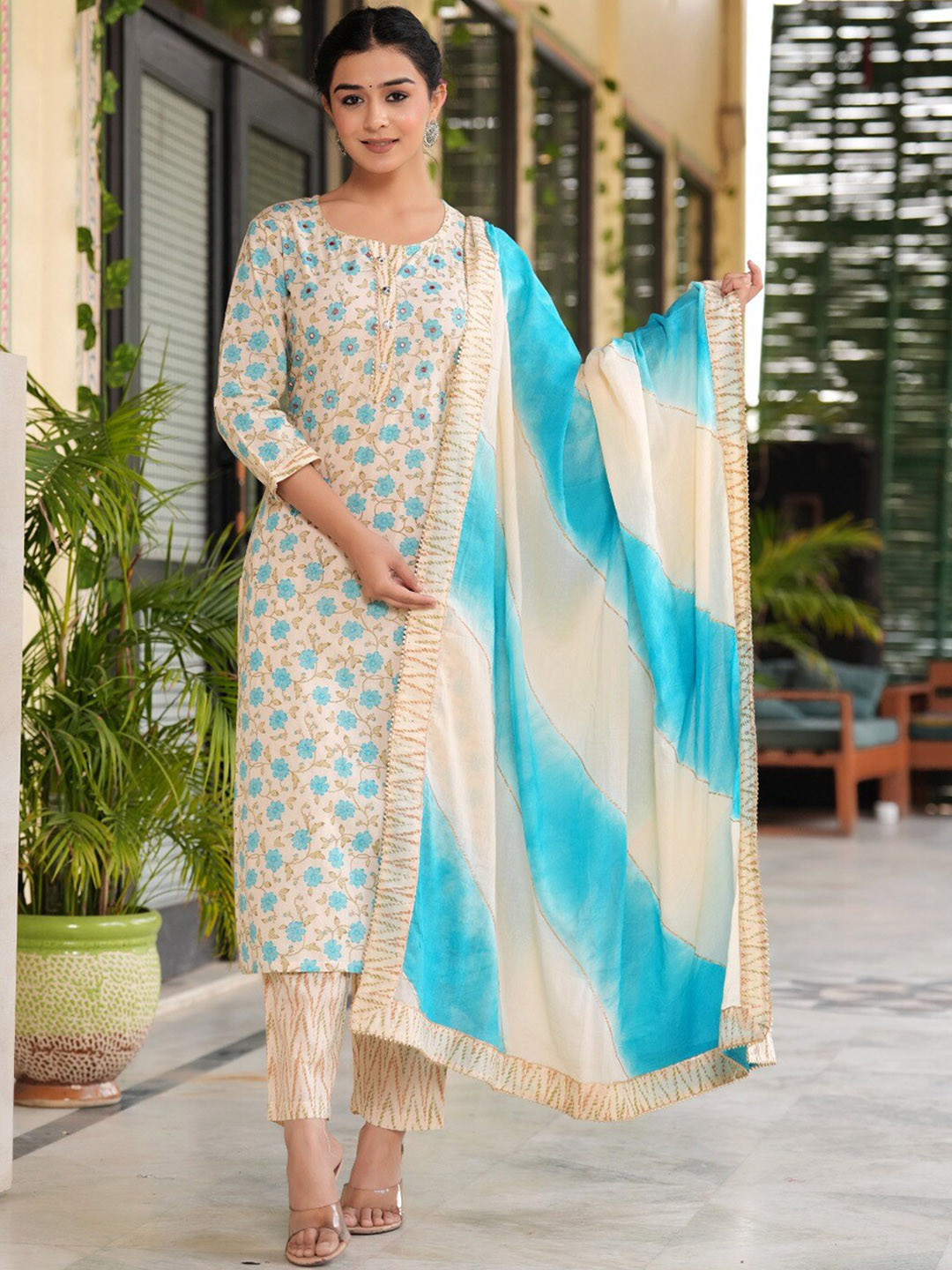 

Chandbaali Women Floral Printed Regular Pure Cotton Kurta with Trousers & With Dupatta, Cream