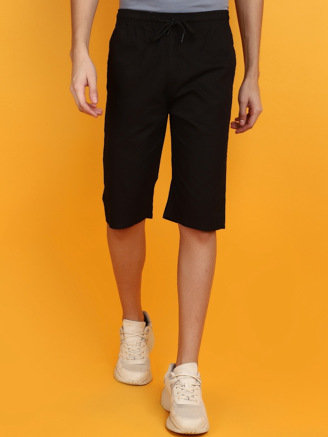 

V-Mart Men Shorts, Black