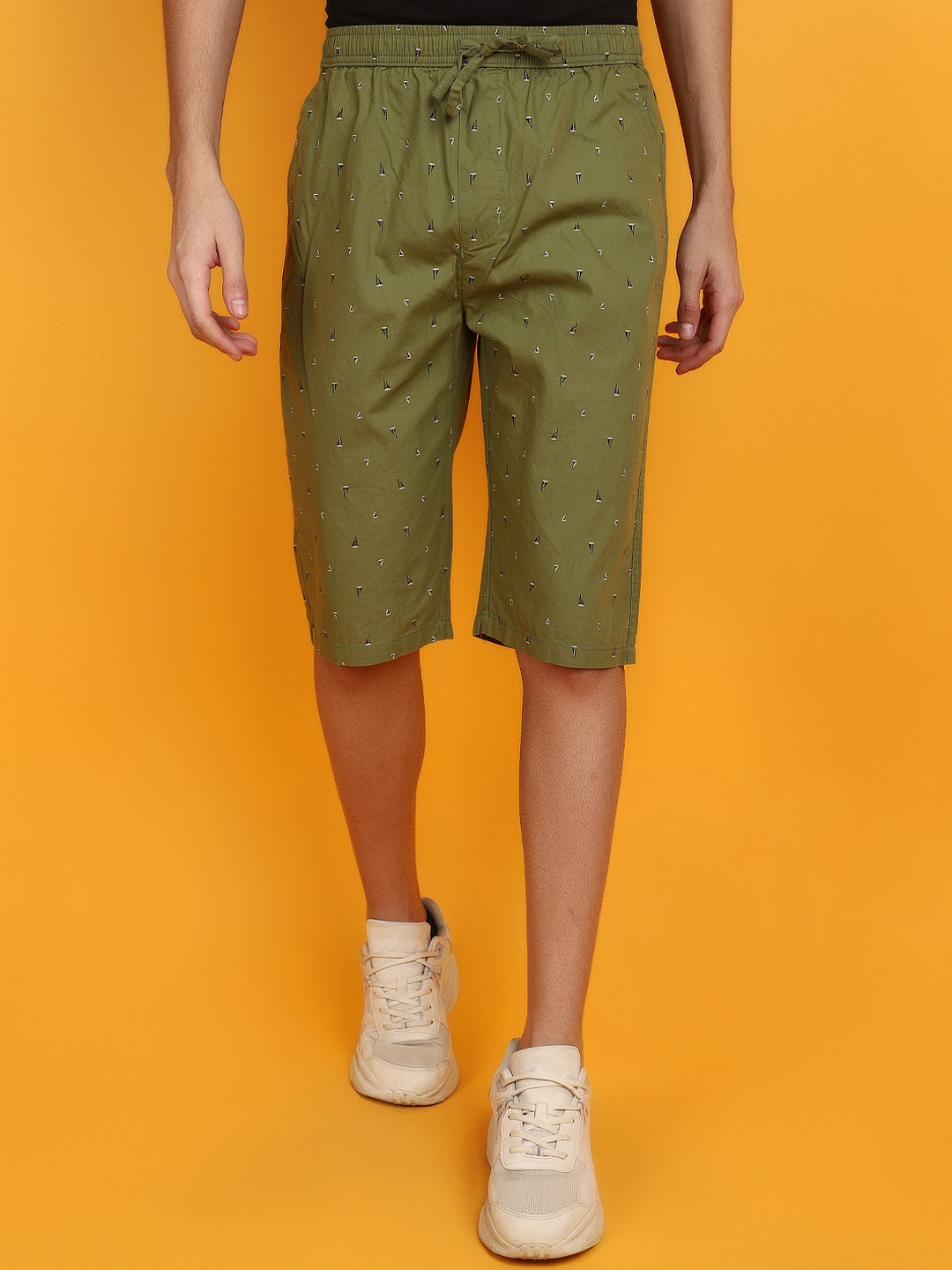 

V-Mart Men Mid Rise Graphic Printed Cotton Twill Shorts, Green