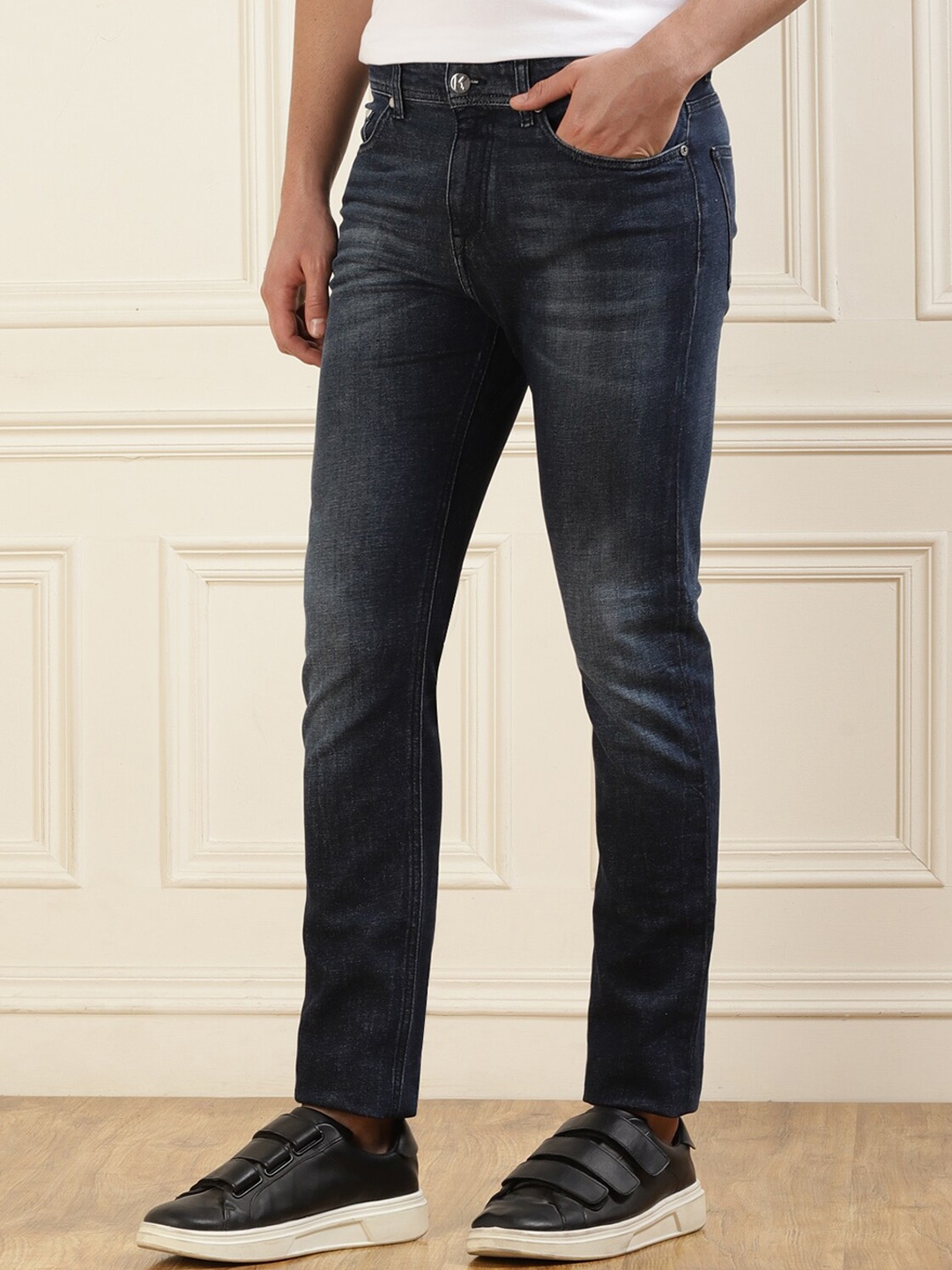

Karl Lagerfeld Men Clean Look Light Fade Mid-Rise Whiskers & Chevrons Cotton Jeans, Blue