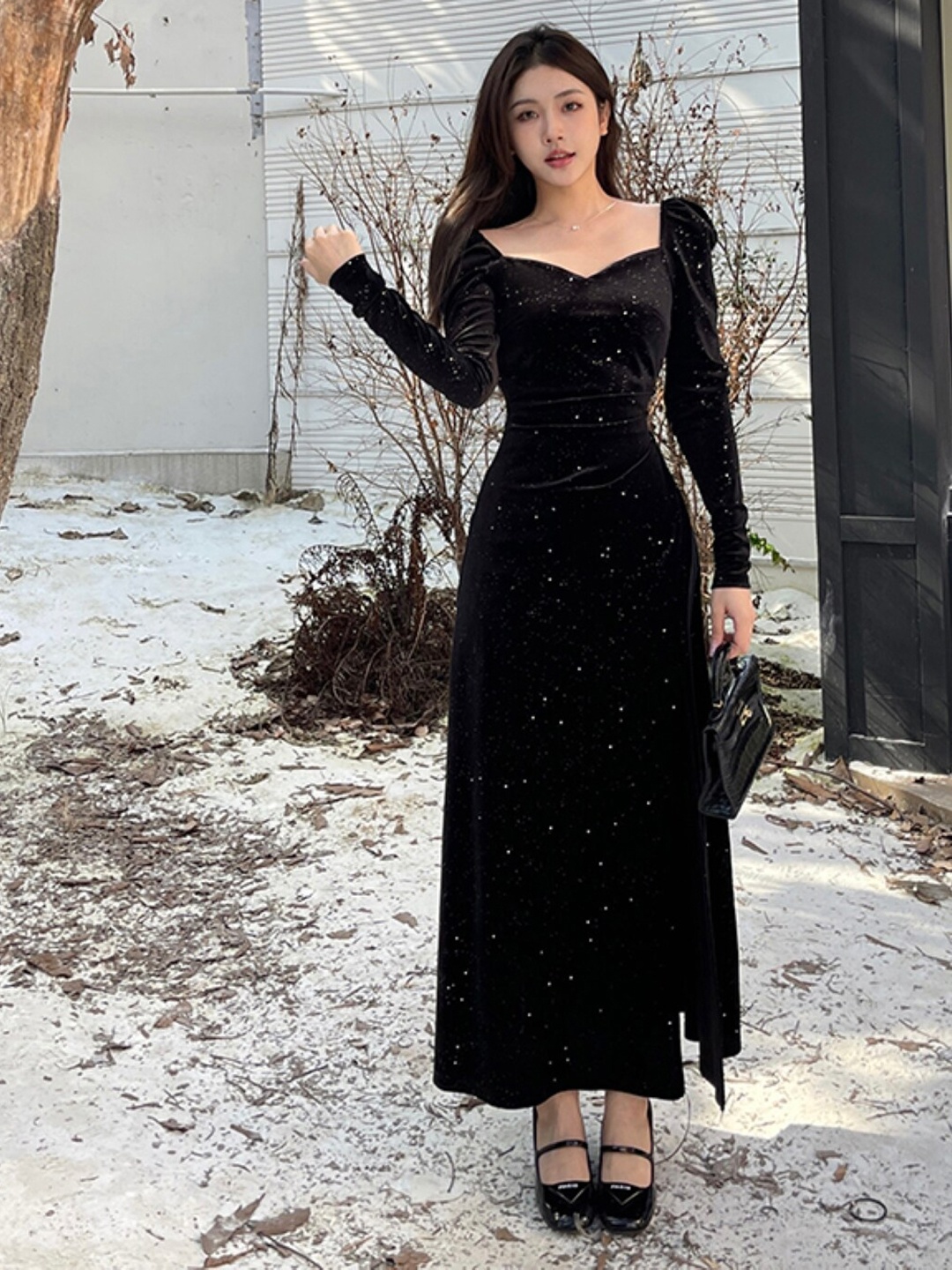 

Stylecast X KPOP Embellished Sweetheart Neck A-Line Dress, Black