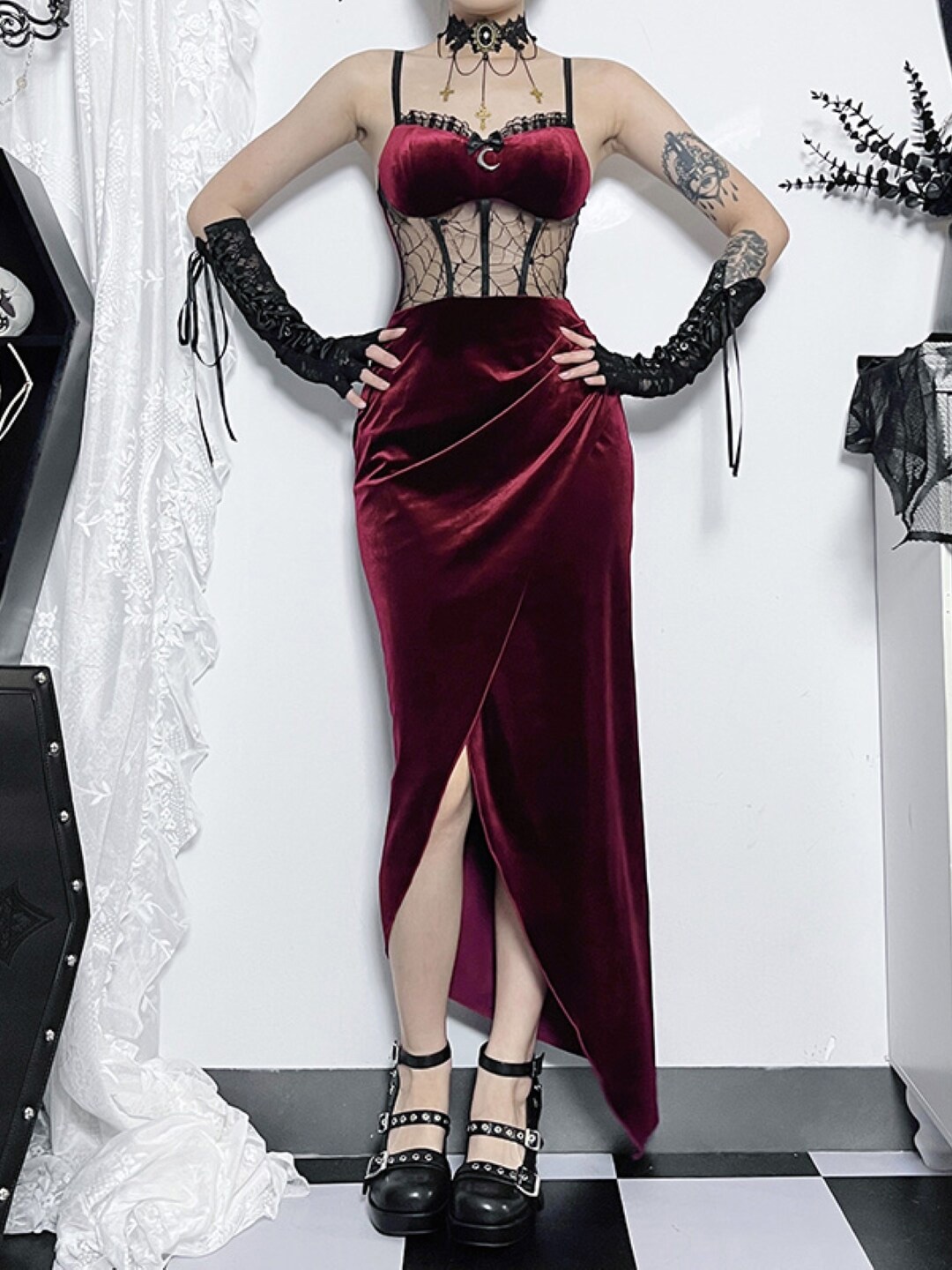

Stylecast X KPOP Burgundy Shoulder Strap Bodycon Midi Dress