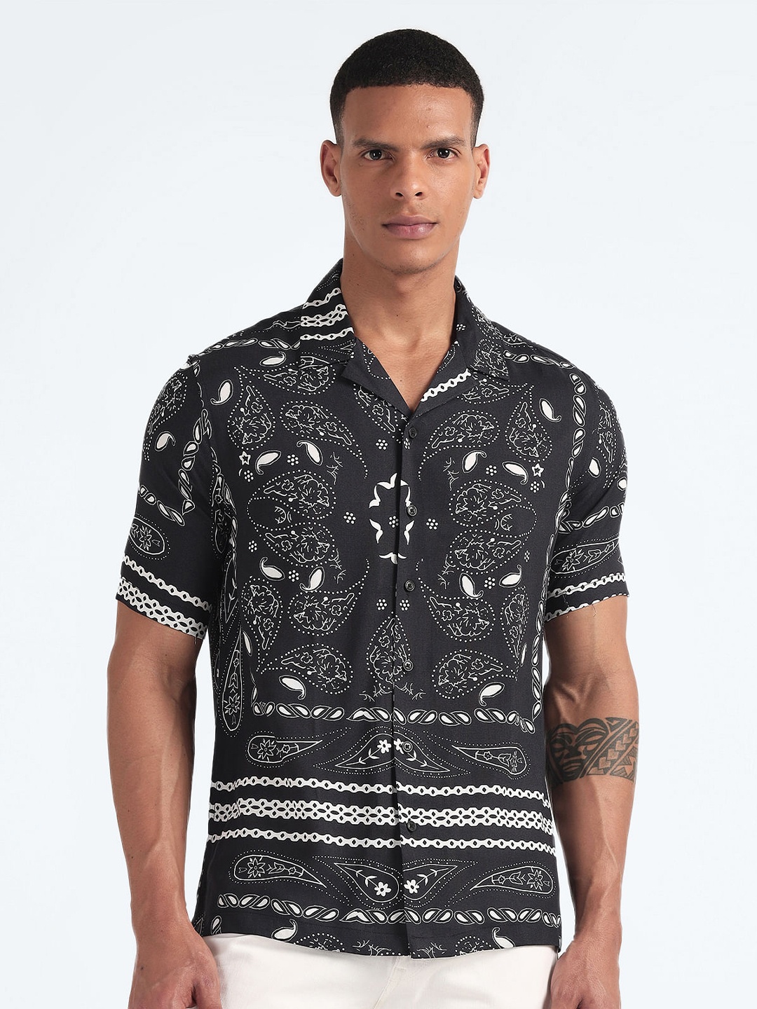 

Flying Machine Paisley Printed Cuban Collar Casual Shirt, Black