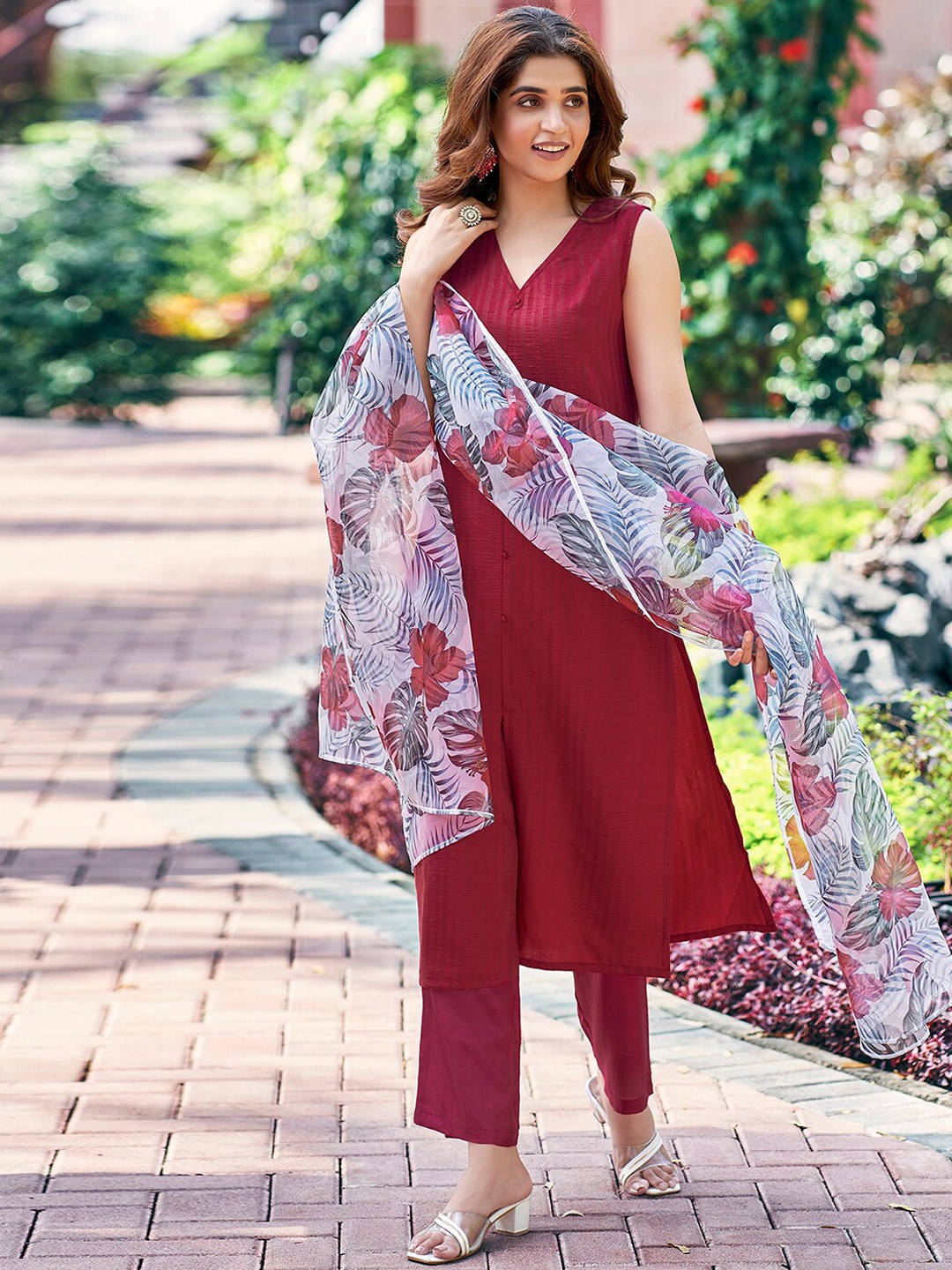 

SKYLEE Striped V-Neck Kurta with Trousers & Dupatta, Maroon