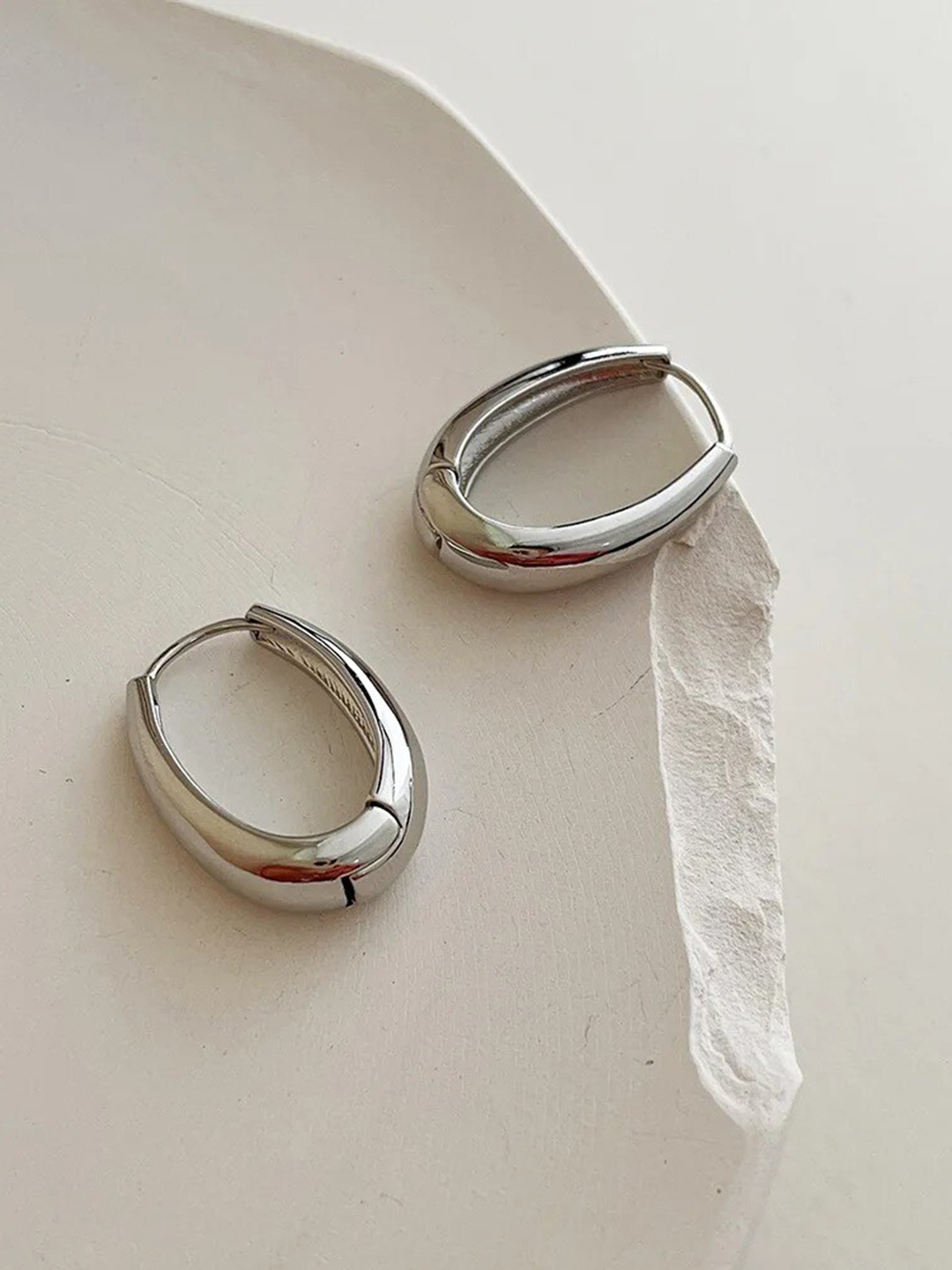 

VIEN Silver-Plated Contemporary Hoop Earrings