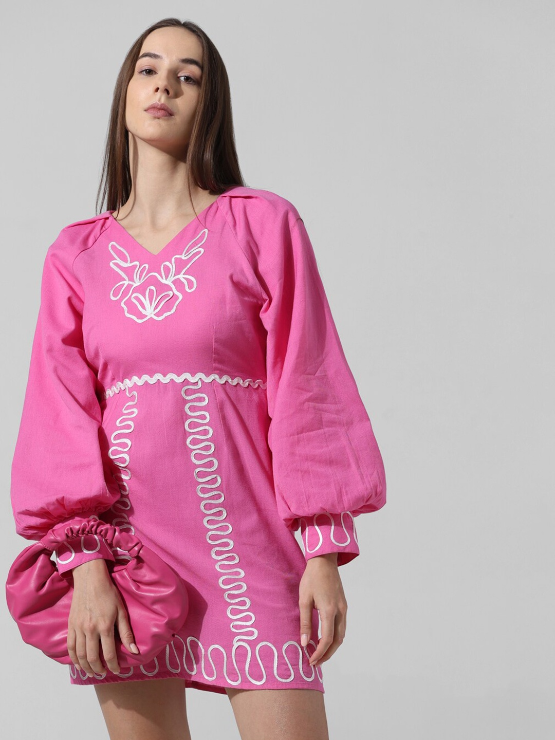

ONLY Embroidered V-Neck Cuffed Sleeves Sheath Dress, Pink