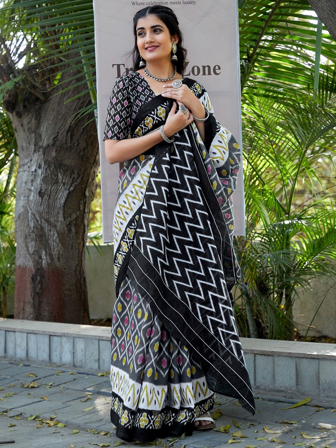 

Saree mall Ethnic Motifs Pure Cotton Ikat Sarees, Grey