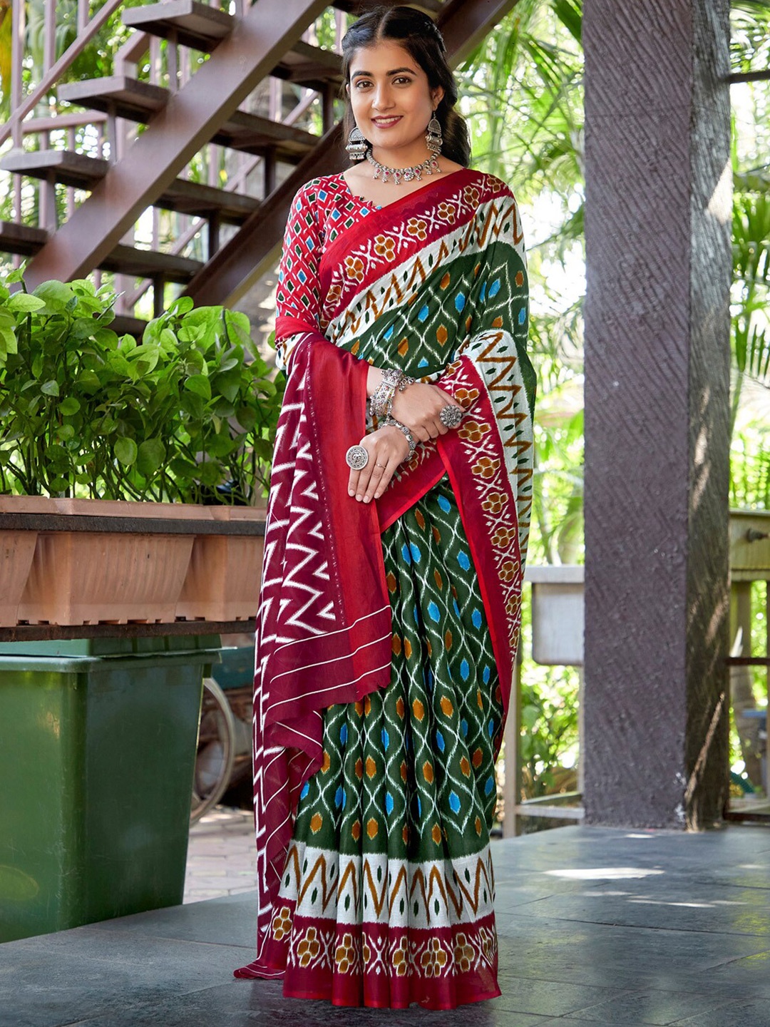 

Saree mall Ethnic Motifs Poly Cotton Ikat Sarees, Green