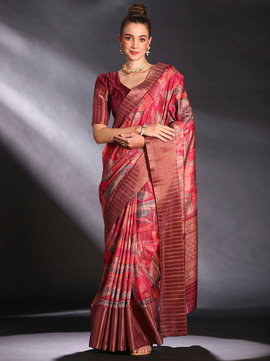 

Saree mall Geometric Printed Sungudi Sarees, Red