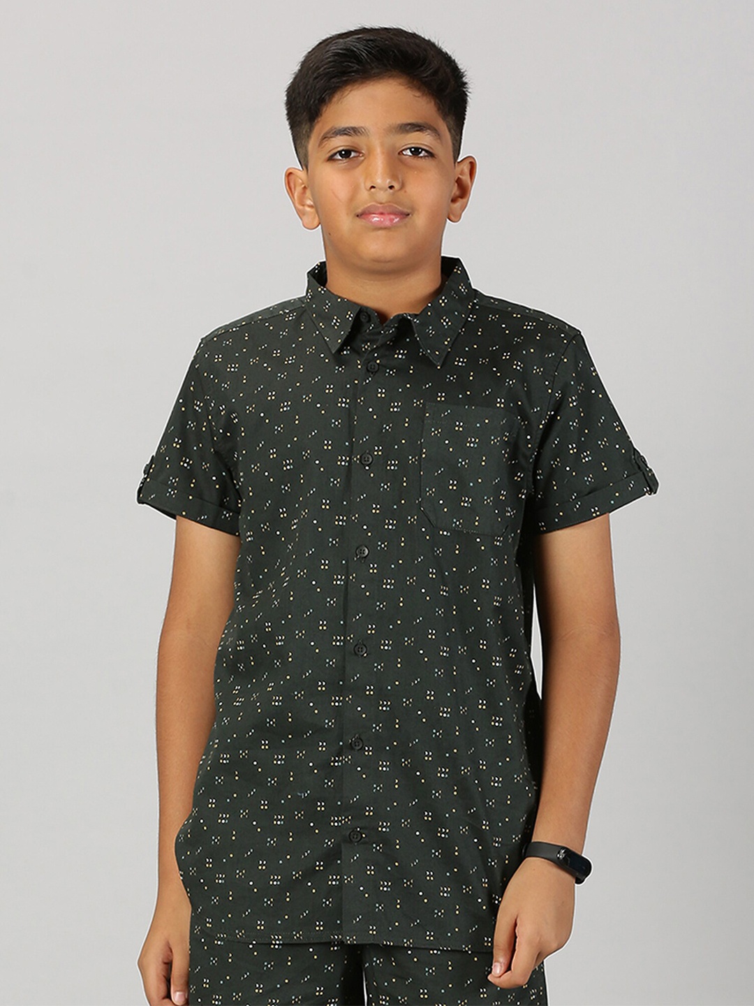 

KiddoPanti Boys Spread Collar Short Sleeve Regular Fit Cotton Floral Printed Casual Shirt, Green